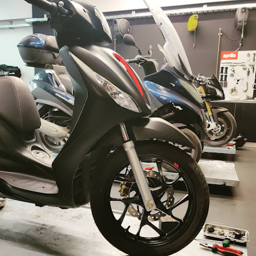 MOTOHOLICS Piaggio Vespa Aprilia