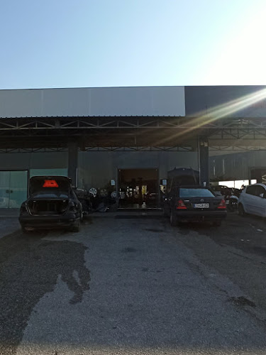 Καβουρης συνεργείο ανταλλακτικά αυτοκινήτων Mercedes Benz